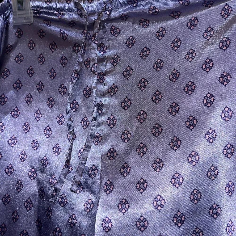 Size M Liz Claiborne Purple Satin Pajama Pants with Subtle Pattern - Picture 3 of 5